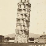 Photograph of the leaning tower of Pisa